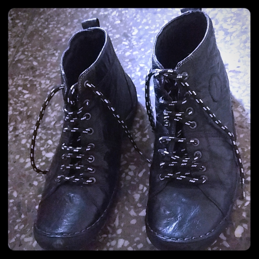 Shoe